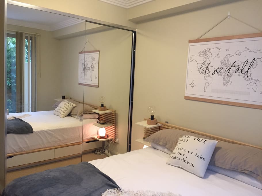 Double door mirrored wardrobe (includes hangers & drawers)