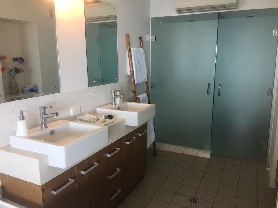Large Ensuite Off The King Size Bedroom