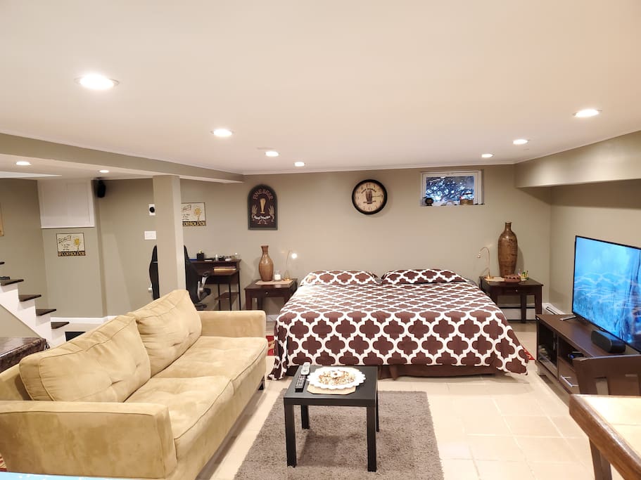 Airbnb Classy studio 5 min walk train/15 min JFK+parking