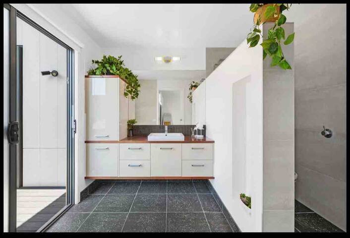 St Johns Escape Blairgowrie gallery image 3