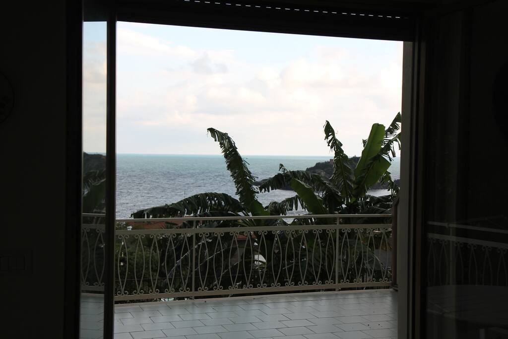 Panorama visto dall'interno della casa