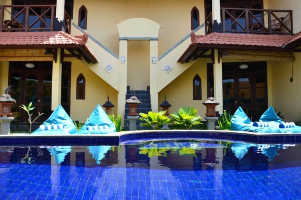 Sitting corner in the pool