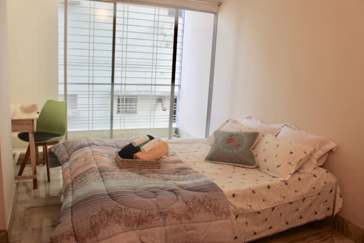 ✽ Cozy Room in Serviced Apt with Balcony