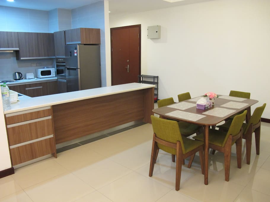 Kitchen & dining table