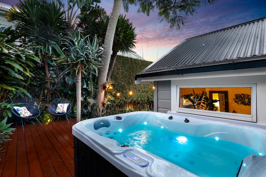 Relax in the hydrotheraphy spa pool