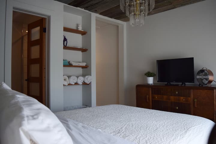 Tonic Suite, 1000 Islands Gananoque