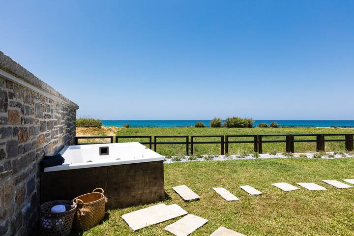 Feyre Boutique Mansion walking distance to beach gallery image 4