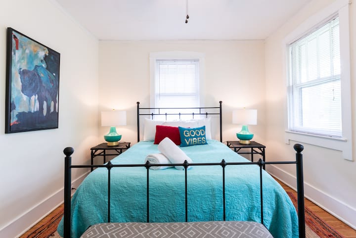 Bedroom 2-Queen Bed