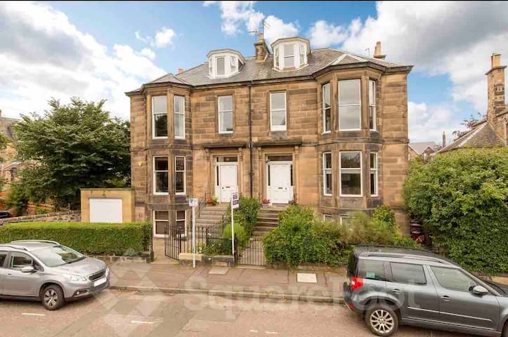 Beautiful 4 bed 2 bath family home Nr George Sq