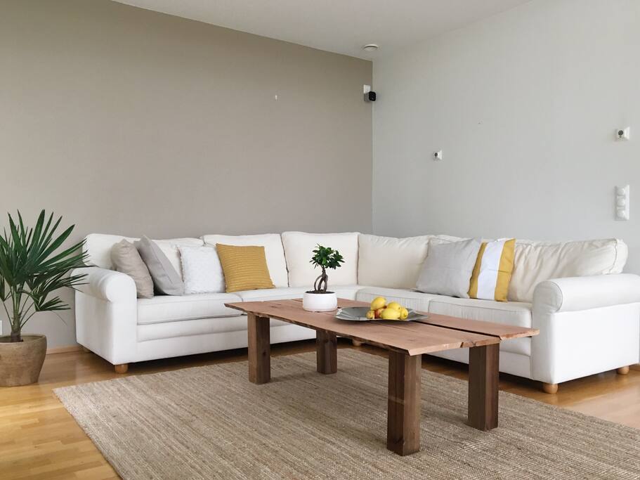 Living room in middle floor
