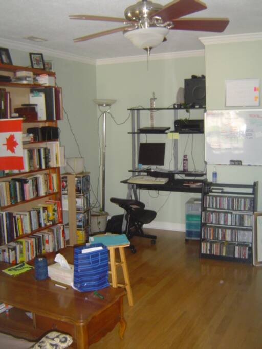 Living room, as seen from the front door; the angle doesn't show it well, but there's ample floor space to fit a twin-size air mattress (which I have)