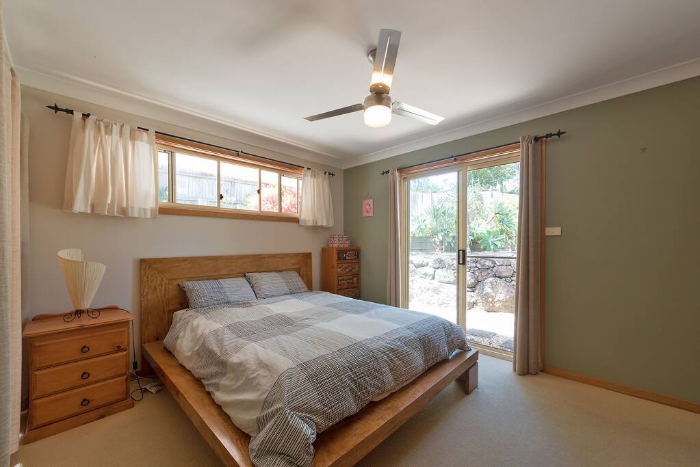 Master Bedroom, Queen bed and ensuite