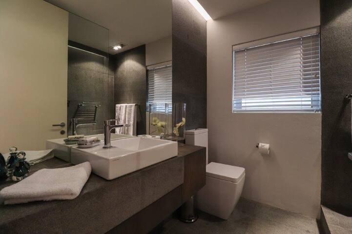 Waterfall Villa Camps Bay with Inverters gallery image 3