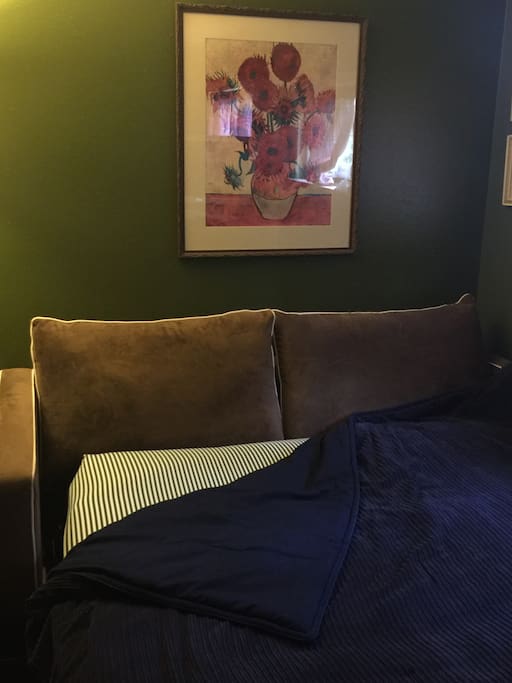 There is a 3 inch memory foam on this bed. I have 100% cotton sheets!