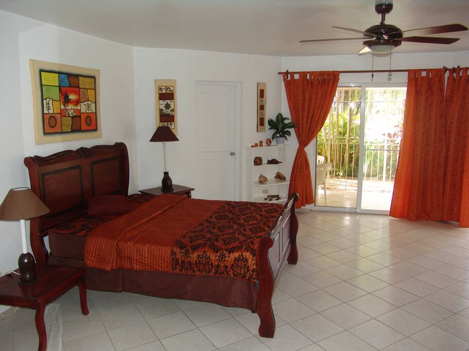 Queen size bed - Cabarete kiteboarding - Kitebeach - Encuentro Beach surfing