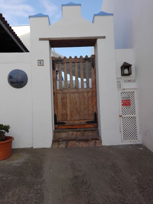 Entrada a la Burbuja.
Entrance to the Bubble (house).