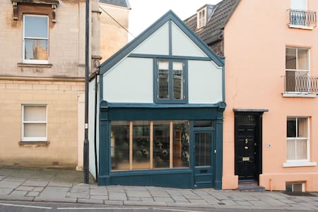 Unique 1 bed Grade II listed house