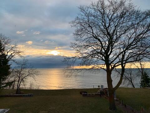 Lake Michigan home with gorgeous views!