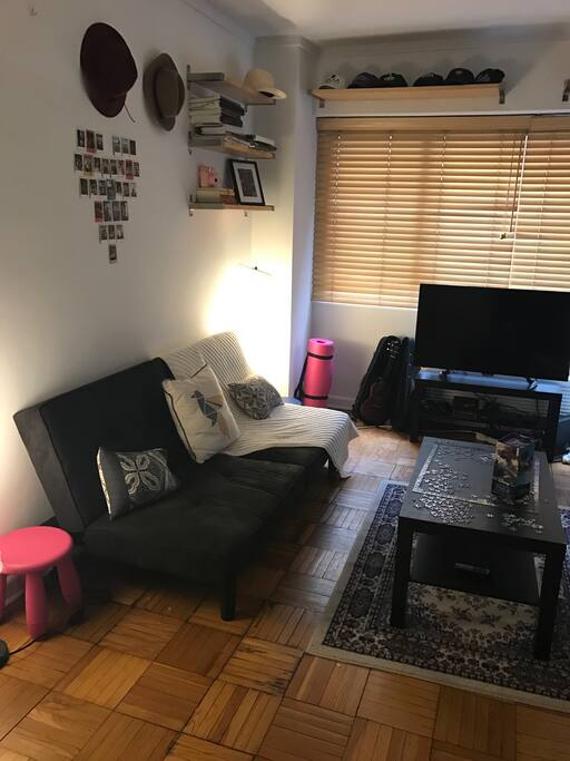 Living Room Complete with 43" TV, Futon and Daybed