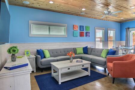 BLUETIQUE HOTEL! CUTE HOUSE! With Pool! Near Beach