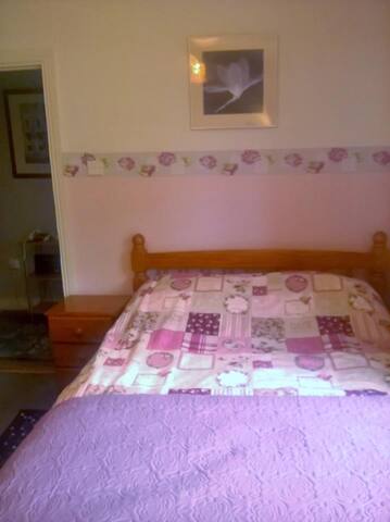 A WARM WELCOME TO MY HOME IN CARLOW Town