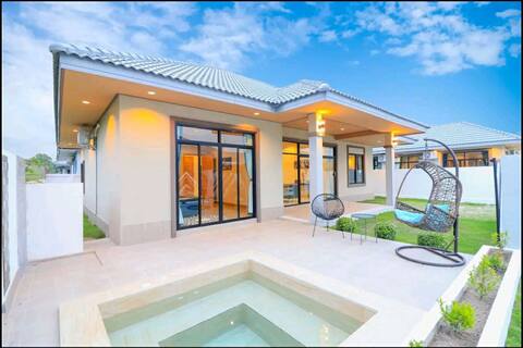 Modern Villa Club House Hua Hin - Private Spa Pool Single Family Home