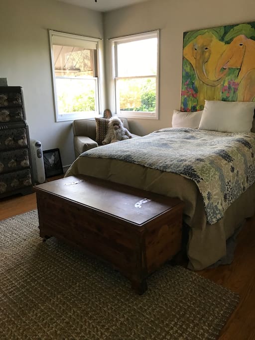 Guest bedroom - double bed
