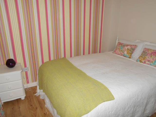 Great Wexford Location! Free WIFI!