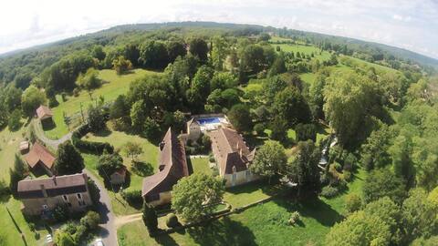 ELEGANT MANOR WITH PRIVATE POOL AND PARK