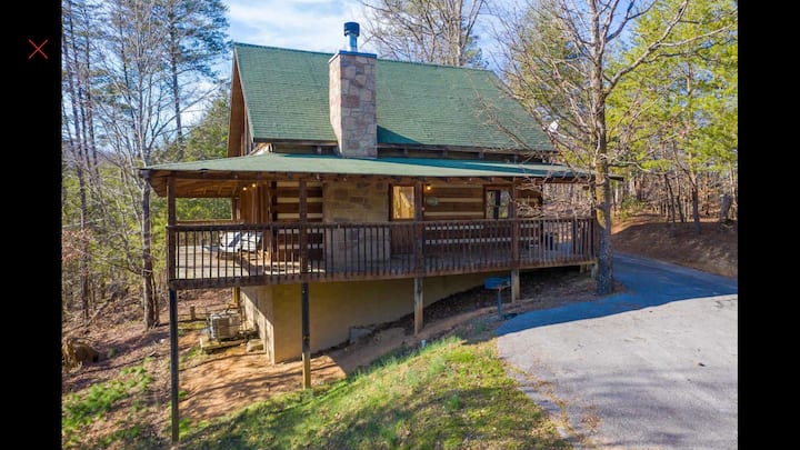 Secluded Cabin W/new Hot Tub