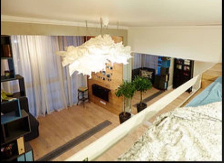 1st bedroom. One single bed, one sofa, tranforming to a single sleeping place. / Первая спальня. Одно спальное место наверху (на антресоли), один диван, трансформирующиийся в одно спальное место
