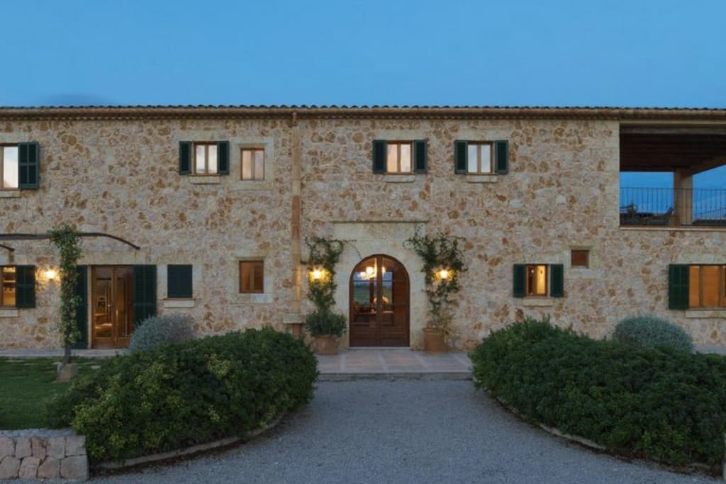 This facade of the property reflects a traditional Mallorcan farmhouse.