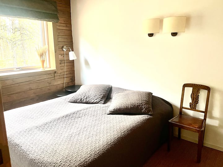 Second bedroom with a queen bed