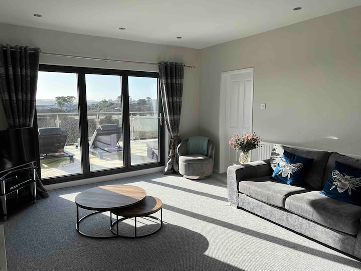 Quarry Beach Stunning Sea Views - House - Llanbedrog