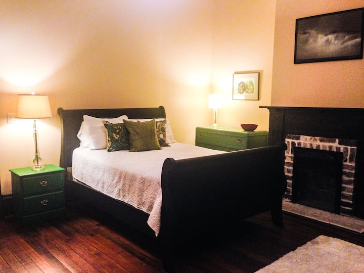 Spavaća soba na 1. katu - bračni krevet (širine