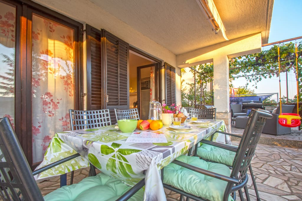 Terrace and lounge