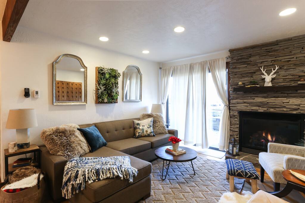 Living Room w/ Gas Fireplace, Wall Mounted 49" Smart TV (Netflix, Hulu & Chromecast), Sofabed (Size: Full) and Patio Access (Through Sliding Glass Doors)