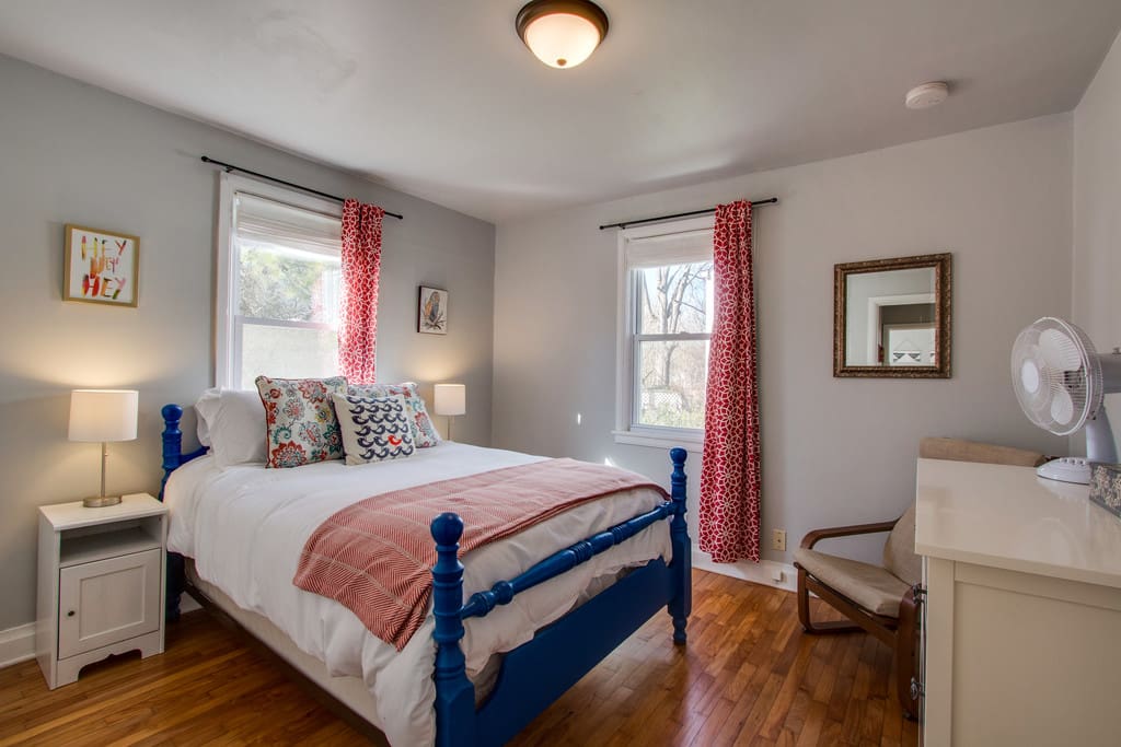 Full bed, amazing mattress