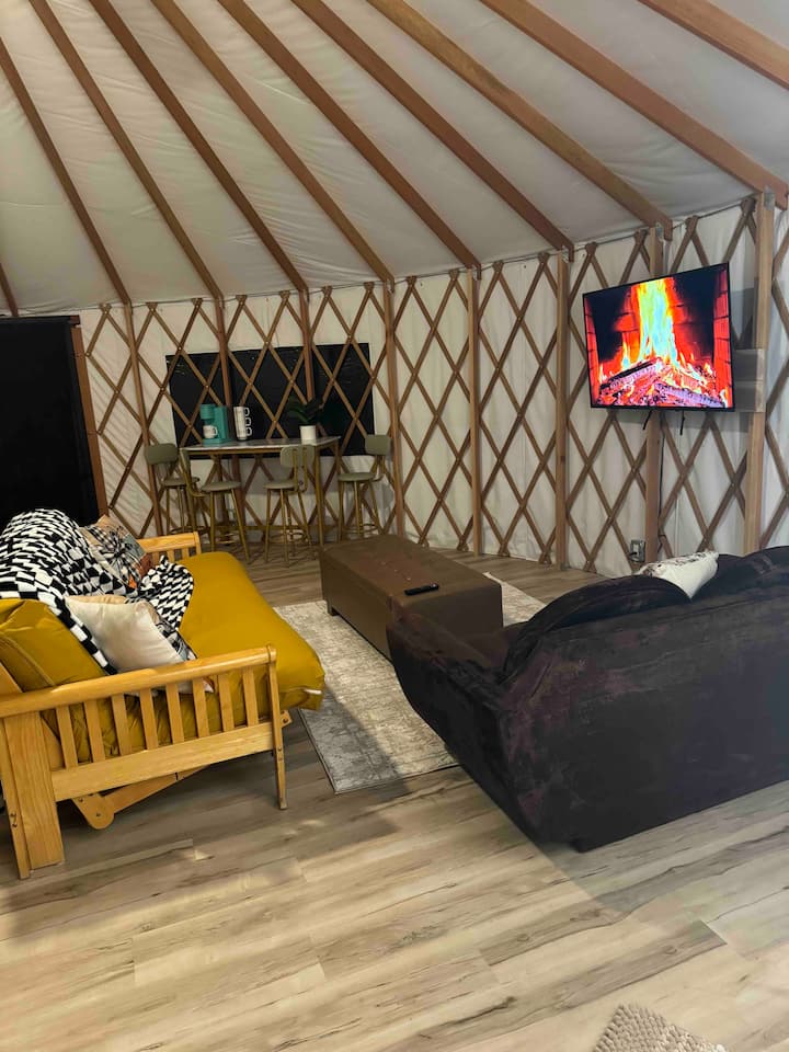 Colfax Yurt Glamping: Pool, Sauna & Hot Tub! - Alta Sierra, CA