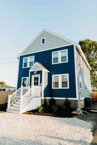 Spacious Newport Home • Yard + Firepit • Parking gallery image 5