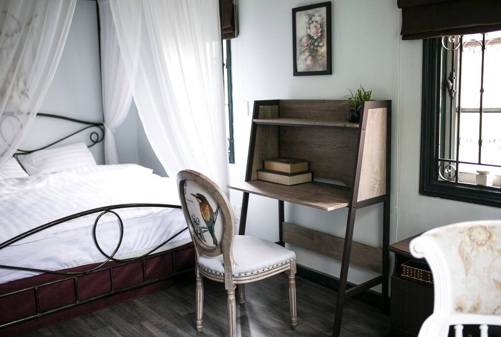 DREAM CATCHER room with a king-size bed and lovely working space
