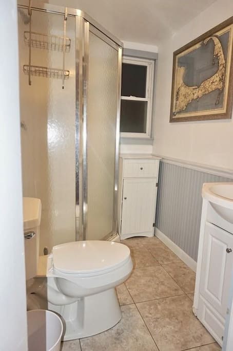 Small, but clean bath room