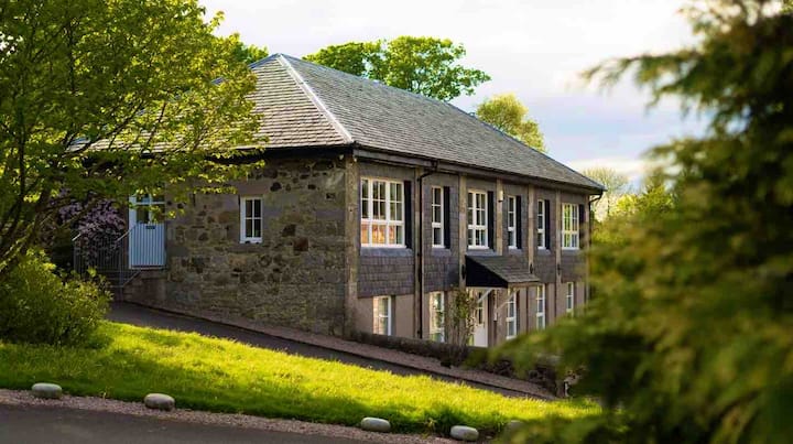 Stylish home, with hot tub in countryside setting! - Houses for Rent in