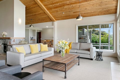 Omori Lakehouse - Koru Room