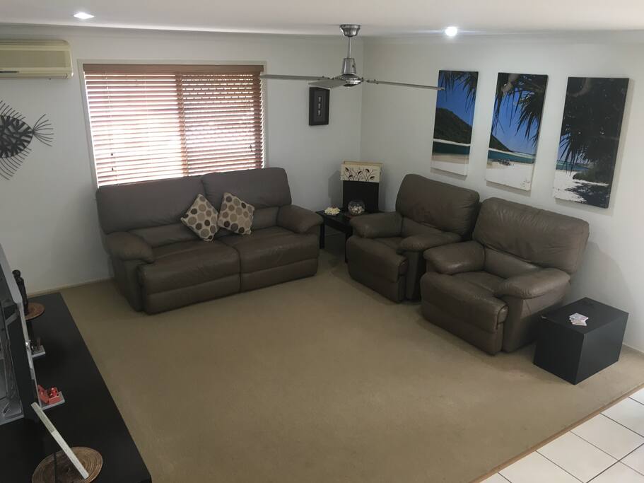 Second living area with air conditioning.