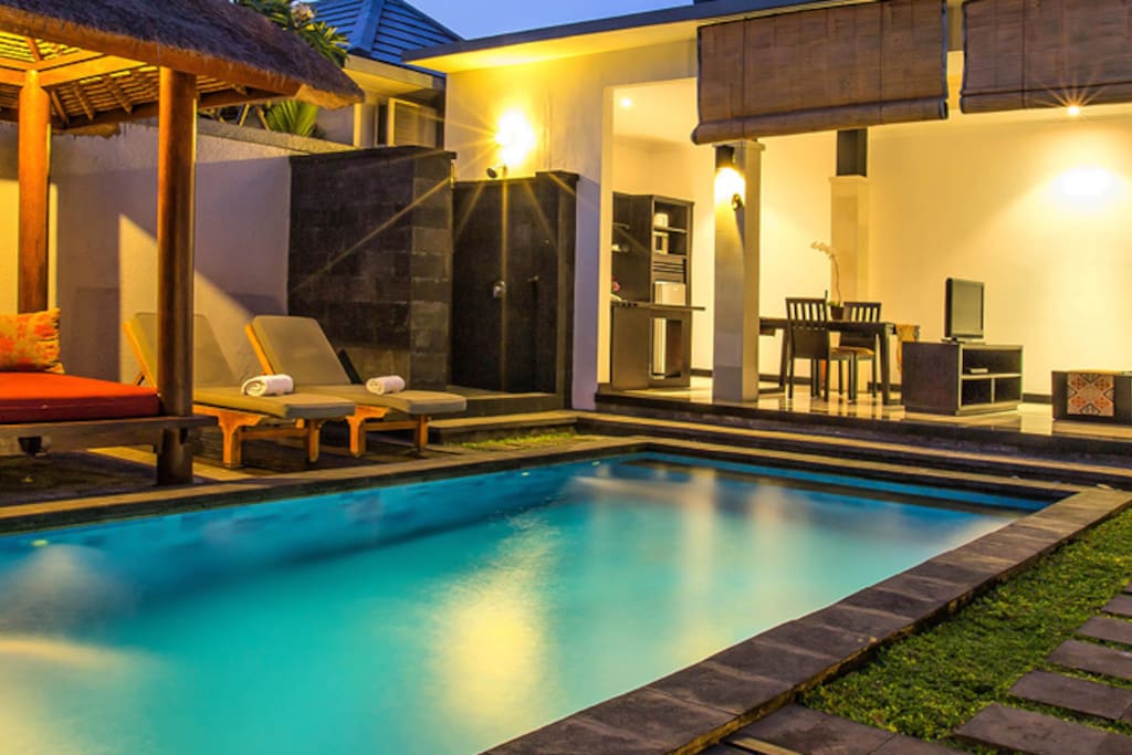 POOL VILLA WITH LIVING ROOM