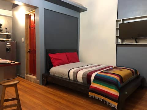 Successful Airbnb property: Independent and comfortable studio. Great location in San Rafael