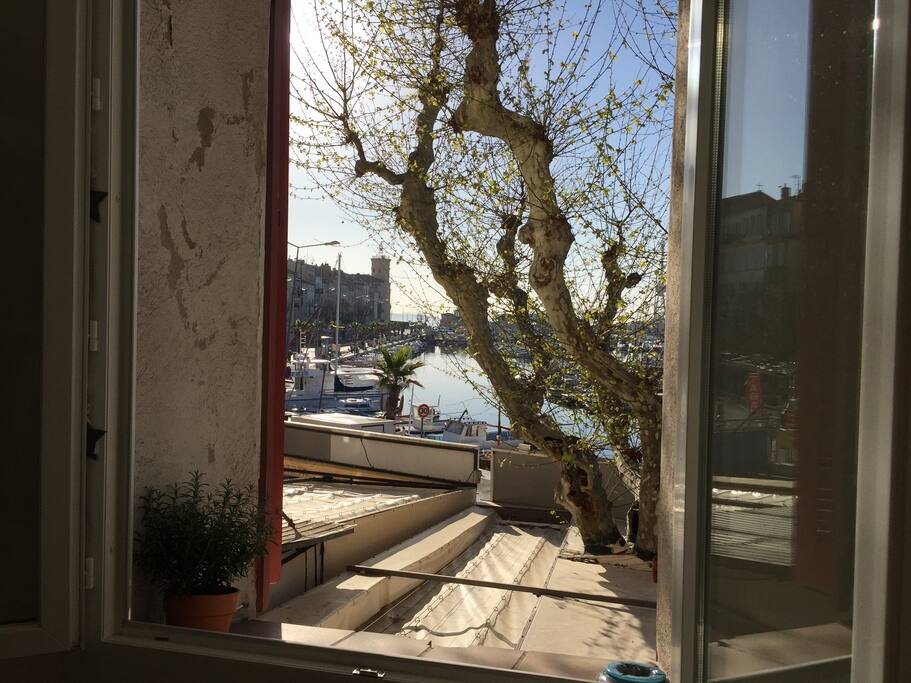Fenêtre vue port