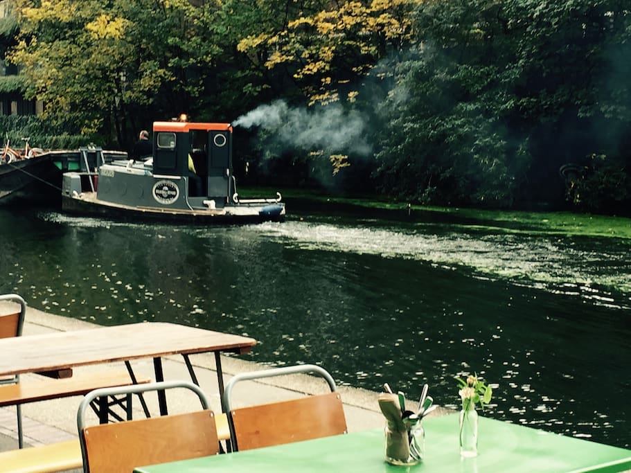 Cafe for breakfast on the canal 5 mins away