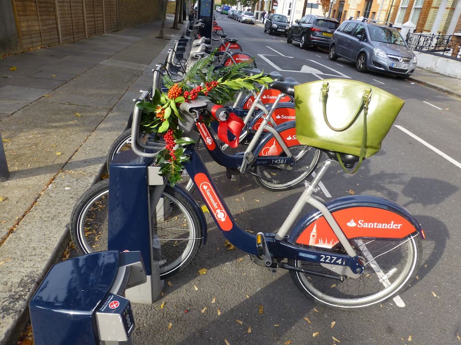 Boris Bike outside the house make a Xmas cycle nice and easy.